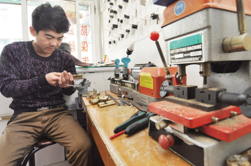 桑郎镇开锁店为啥“牛号”频现 听开锁师傅讲什么锁最防盗